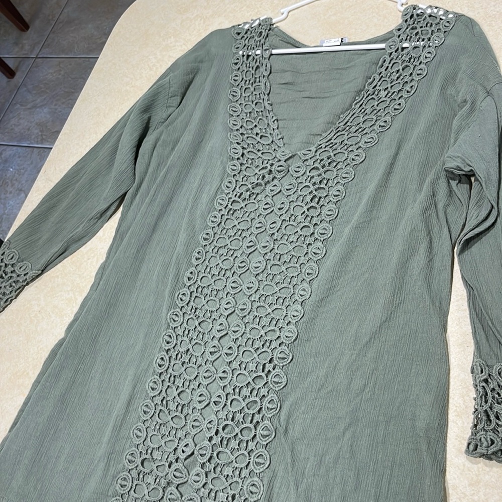 Venus bathing suit cover. Size: women’s Large. Like new, barely worn.
